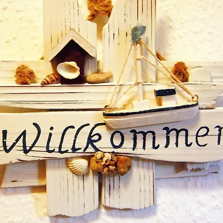 Apartment Inviting With Garden Trassenheide